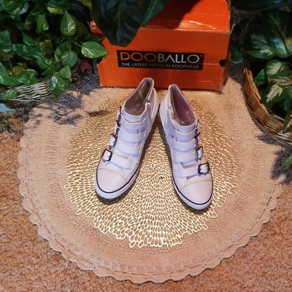 Dooballo Shoes - DOOBALLO Buckle Up Wedge Bootie Sneaker